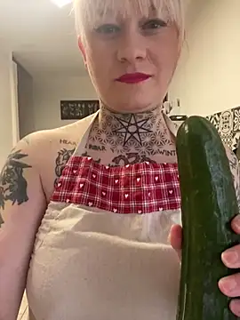 Snapshot of poussichienne chatting on 02-13-25, 02:31 poussichienne online show from 02-13-25, 02:31