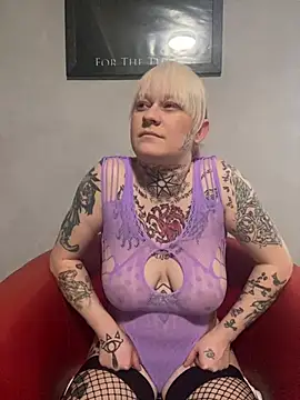 Snapshot of poussichienne chatting on 02-19-25, 01:50 poussichienne online show from 02-19-25, 01:50