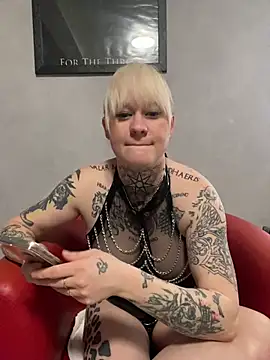 Snapshot of poussichienne chatting on 02-23-25, 02:46 poussichienne online show from 02-23-25, 02:46