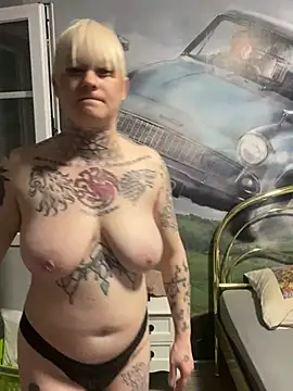 Snapshot of poussichienne chatting on 02-25-25, 02:33 poussichienne online show from 02-25-25, 02:33