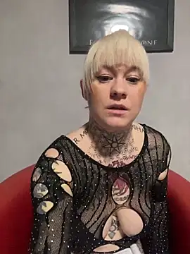 Snapshot of poussichienne chatting on 03-08-25, 08:44 poussichienne online show from 03-08-25, 08:44