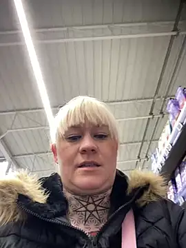 Snapshot of poussichienne chatting on 03-18-25, 08:58 poussichienne online show from 03-18-25, 08:58