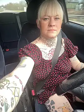 Snapshot of poussichienne chatting on 03-21-25, 01:01 poussichienne online show from 03-21-25, 01:01