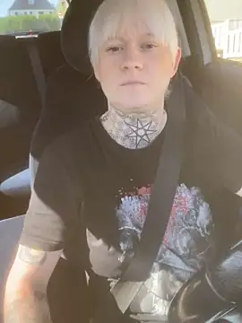 Snapshot of poussichienne chatting on 10-11-25, 10:47 poussichienne online show from 10-11-25, 10:47