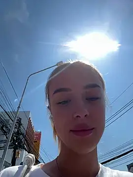 Snapshot of enjoy_my_beauty chatting on 02-12-25, 04:33 enjoy my beauty online show from 02-12-25, 04:33