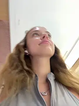 Snapshot of enjoy_my_beauty chatting on 03-13-25, 04:38 enjoy my beauty online show from 03-13-25, 04:38