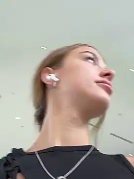 Snapshot of enjoy_my_beauty chatting on 03-15-25, 04:35 enjoy my beauty online show from 03-15-25, 04:35