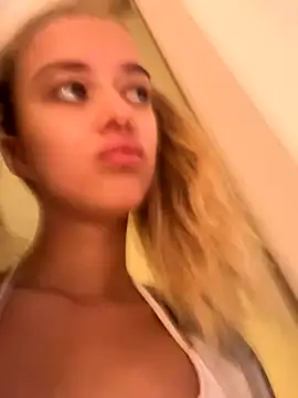 Snapshot of enjoy_my_beauty chatting on 10-11-25, 05:17 enjoy my beauty online show from 10-11-25, 05:17