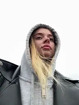 Snapshot of enjoy_my_beauty chatting on 10-22-25, 07:08 enjoy my beauty online show from 10-22-25, 07:08