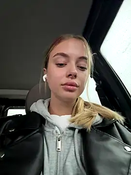 Snapshot of enjoy_my_beauty chatting on 10-31-25, 07:09 enjoy my beauty online show from 10-31-25, 07:09