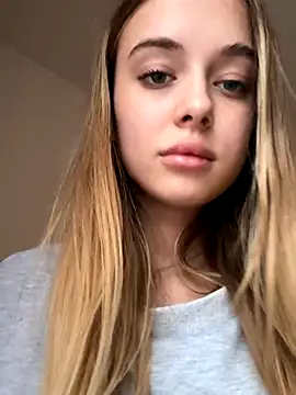 Snapshot of enjoy_my_beauty chatting on 12-01-25, 11:04 enjoy my beauty online show from 12-01-25, 11:04