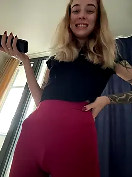 Snapshot of enjoy_my_beauty chatting on 12-16-25, 06:29 enjoy my beauty online show from 12-16-25, 06:29