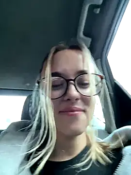 Snapshot of enjoy_my_beauty chatting on 12-17-25, 11:27 enjoy my beauty online show from 12-17-25, 11:27