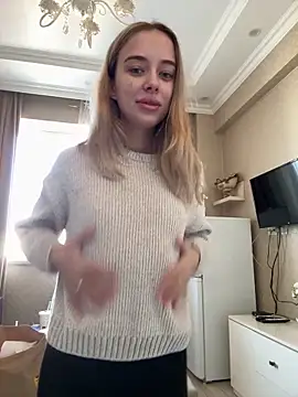 Snapshot of enjoy_my_beauty chatting on 12-19-25, 06:42 enjoy my beauty online show from 12-19-25, 06:42