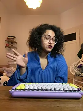 Snapshot of Curvydesifromgermany chatting on 01-27-25, 04:01 Curvydesifromgermany online show from 01-27-25, 04:01