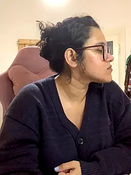 Curvydesifromgermany online show from 11-19-25, 03:23