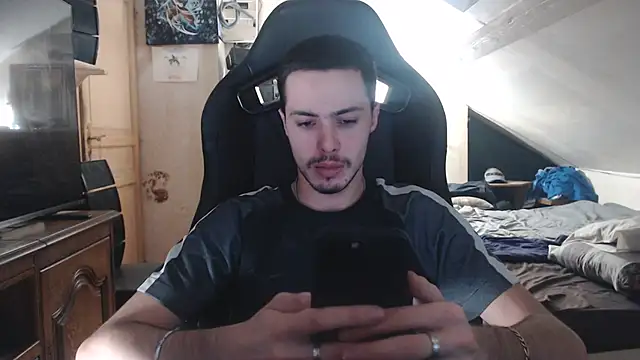 Logan23310 online show from 12-20-24, 06:56