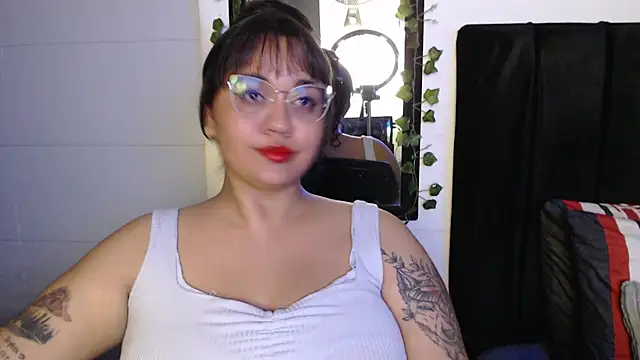 Snapshot of Alezapark chatting on 07-25-26, 12:42 Alezapark online show from 07-25-26, 12:42
