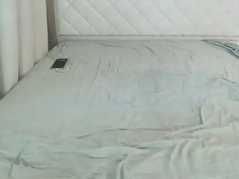 Snapshot of pretybella1 chatting on 12-04-25, 12:31 pretybella1 online show from 12-04-25, 12:31