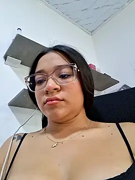 Snapshot of -VICKKY chatting on 06-15-26, 02:30 -VICKKY online show from 06-15-26, 02:30