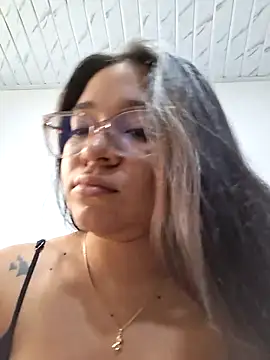 Snapshot of -VICKKY chatting on 06-16-26, 01:47 -VICKKY online show from 06-16-26, 01:47