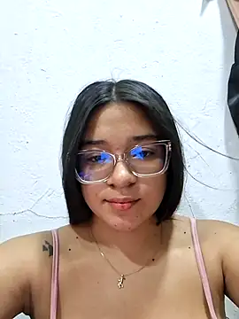 Snapshot of -VICKKY chatting on 06-25-26, 02:32 -VICKKY online show from 06-25-26, 02:32