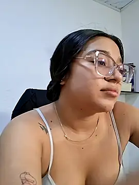 Snapshot of -VICKKY chatting on 07-01-26, 07:24 -VICKKY online show from 07-01-26, 07:24