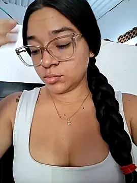 Snapshot of -VICKKY chatting on 07-18-26, 04:22 -VICKKY online show from 07-18-26, 04:22