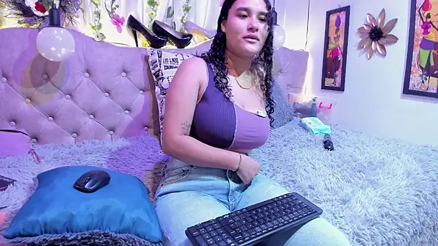 Snapshot of Chanelle_ chatting on 03-20-25, 01:04 Chanelle online show from 03-20-25, 01:04