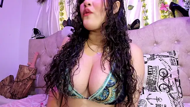 Snapshot of Chanelle_ chatting on 11-13-25, 05:45 Chanelle online show from 11-13-25, 05:45