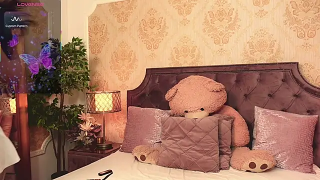 Snapshot of JaneDevine chatting on 09-20-25, 05:08 JaneDevine online show from 09-20-25, 05:08