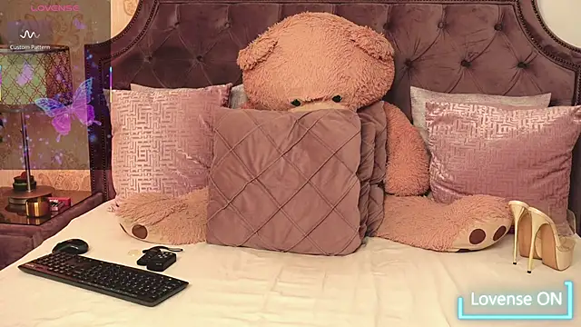 Snapshot of JaneDevine chatting on 11-13-25, 06:23 JaneDevine online show from 11-13-25, 06:23