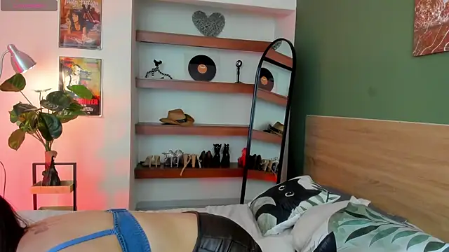 Snapshot of iriiina_veneno chatting on 06-15-26, 05:04 iriiina veneno online show from 06-15-26, 05:04