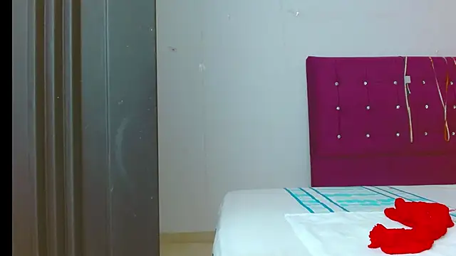 Snapshot of chantalsemenova1 chatting on 09-13-25, 08:19 chantalsemenova1 online show from 09-13-25, 08:19