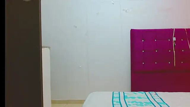 Snapshot of chantalsemenova1 chatting on 09-19-25, 02:29 chantalsemenova1 online show from 09-19-25, 02:29