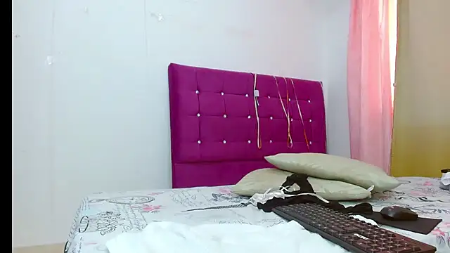 Snapshot of chantalsemenova1 chatting on 10-24-25, 01:51 chantalsemenova1 online show from 10-24-25, 01:51