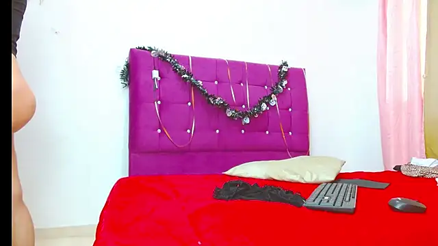 Snapshot of chantalsemenova1 chatting on 11-29-25, 08:34 chantalsemenova1 online show from 11-29-25, 08:34