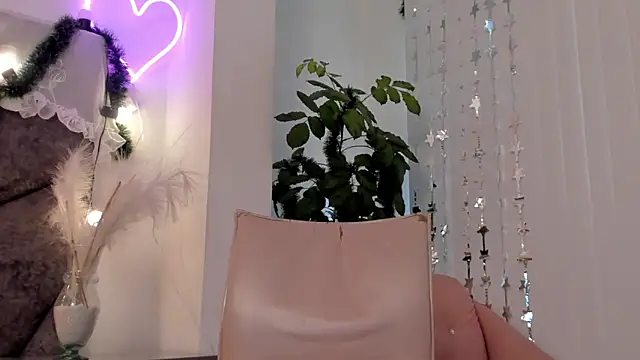 BonnieCute  online show from 12-11-24, 02:44