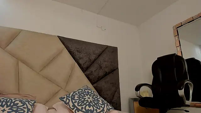 BonnieCute  online show from 11-26-25, 12:00