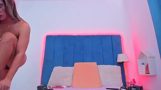 Snapshot of Camiiniieves chatting on 12-15-24, 02:52 Camiiniieves online show from 12-15-24, 02:52