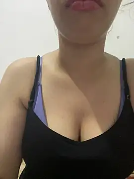 Snapshot of farah-36 chatting on 07-05-26, 12:17 farah-36 online show from 07-05-26, 12:17