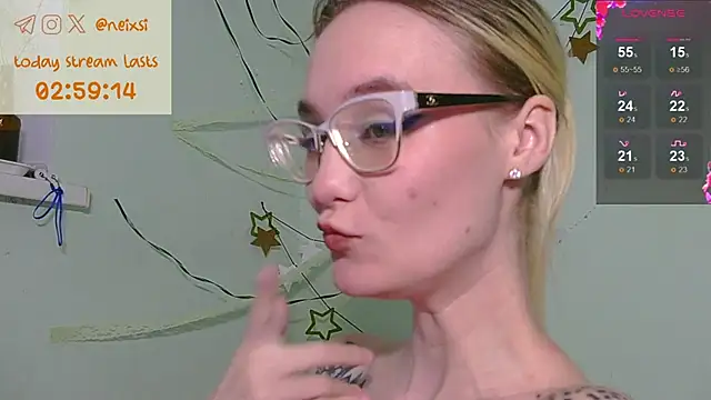 Snapshot of ixsi chatting on 06-07-26, 01:43 ixsi online show from 06-07-26, 01:43