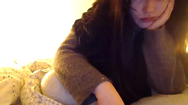 Snapshot of Lynylou chatting on 12-03-24, 08:05 Lynylou online show from 12-03-24, 08:05