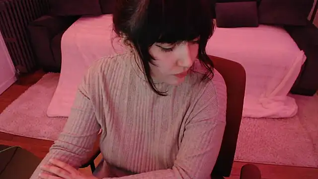 Snapshot of Lynylou chatting on 12-06-24, 06:50 Lynylou online show from 12-06-24, 06:50