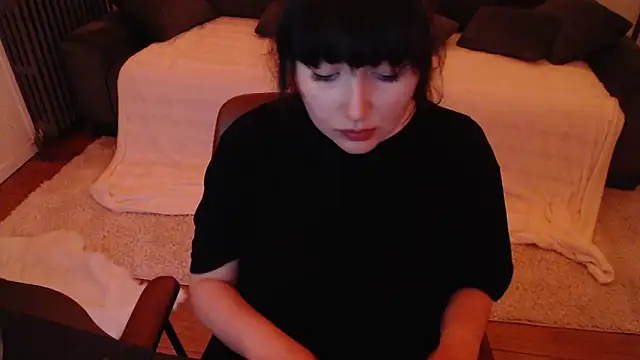 Snapshot of Lynylou chatting on 12-09-24, 04:45 Lynylou online show from 12-09-24, 04:45