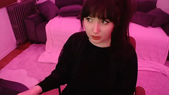 Snapshot of Lynylou chatting on 12-09-24, 06:35 Lynylou online show from 12-09-24, 06:35