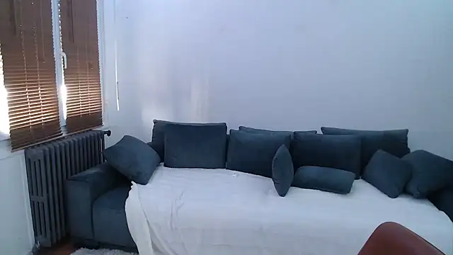 Snapshot of Lynylou chatting on 12-13-24, 10:41 Lynylou online show from 12-13-24, 10:41