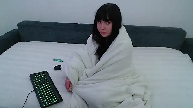 Snapshot of Lynylou chatting on 12-13-24, 06:49 Lynylou online show from 12-13-24, 06:49