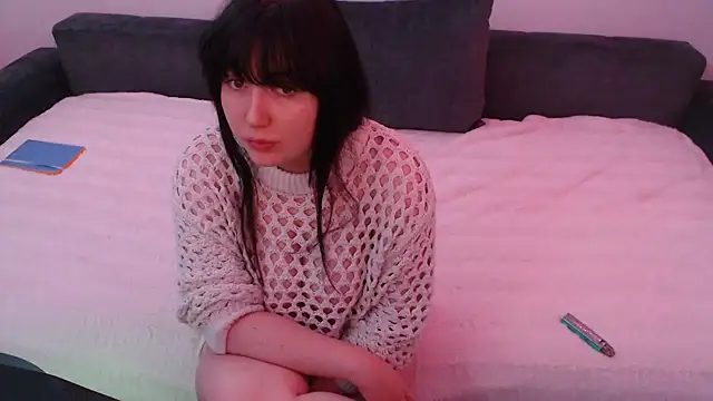 Snapshot of Lynylou chatting on 12-16-24, 12:37 Lynylou online show from 12-16-24, 12:37