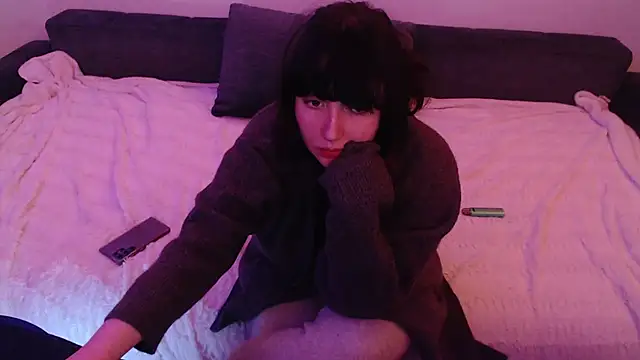 Snapshot of Lynylou chatting on 12-18-24, 10:02 Lynylou online show from 12-18-24, 10:02